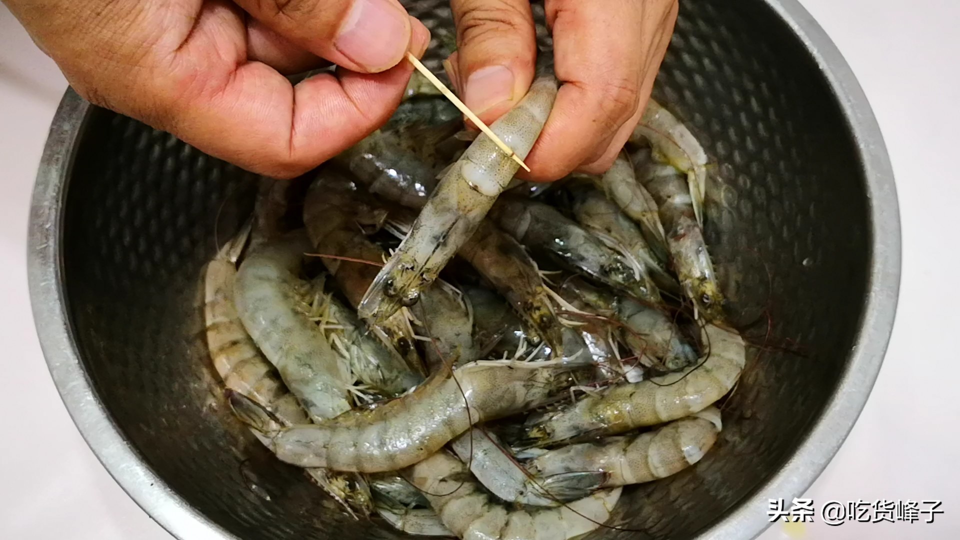 水煮大虾是开水放还是冷水放呢,水煮大虾是冷水放还是热水放