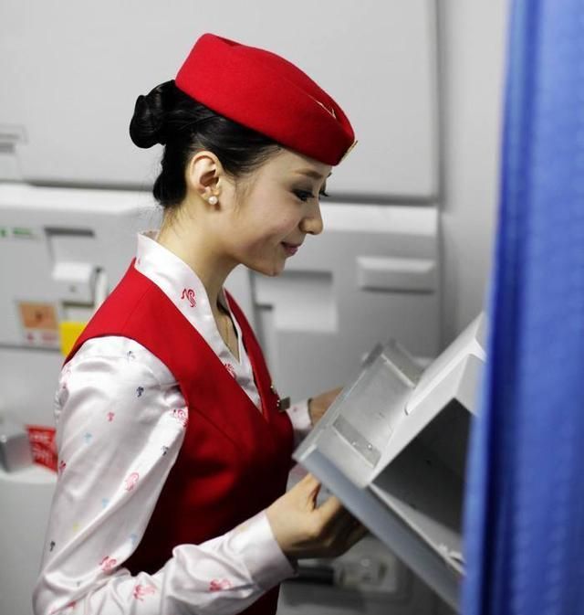 飞机上有哪些服务英文,飞机上面有什么服务
