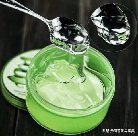 为什么有人用了芦荟胶会爆痘,为什么擦芦荟胶反而长痘