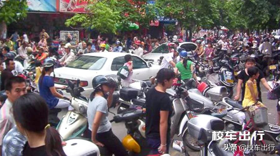 为什么家长坚持接送孩子上下学,接送孩子上下学千万要注意安全