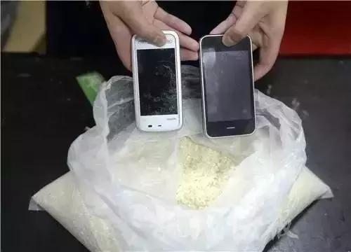 手机泡水了怎么办？教你一招，实用又简单