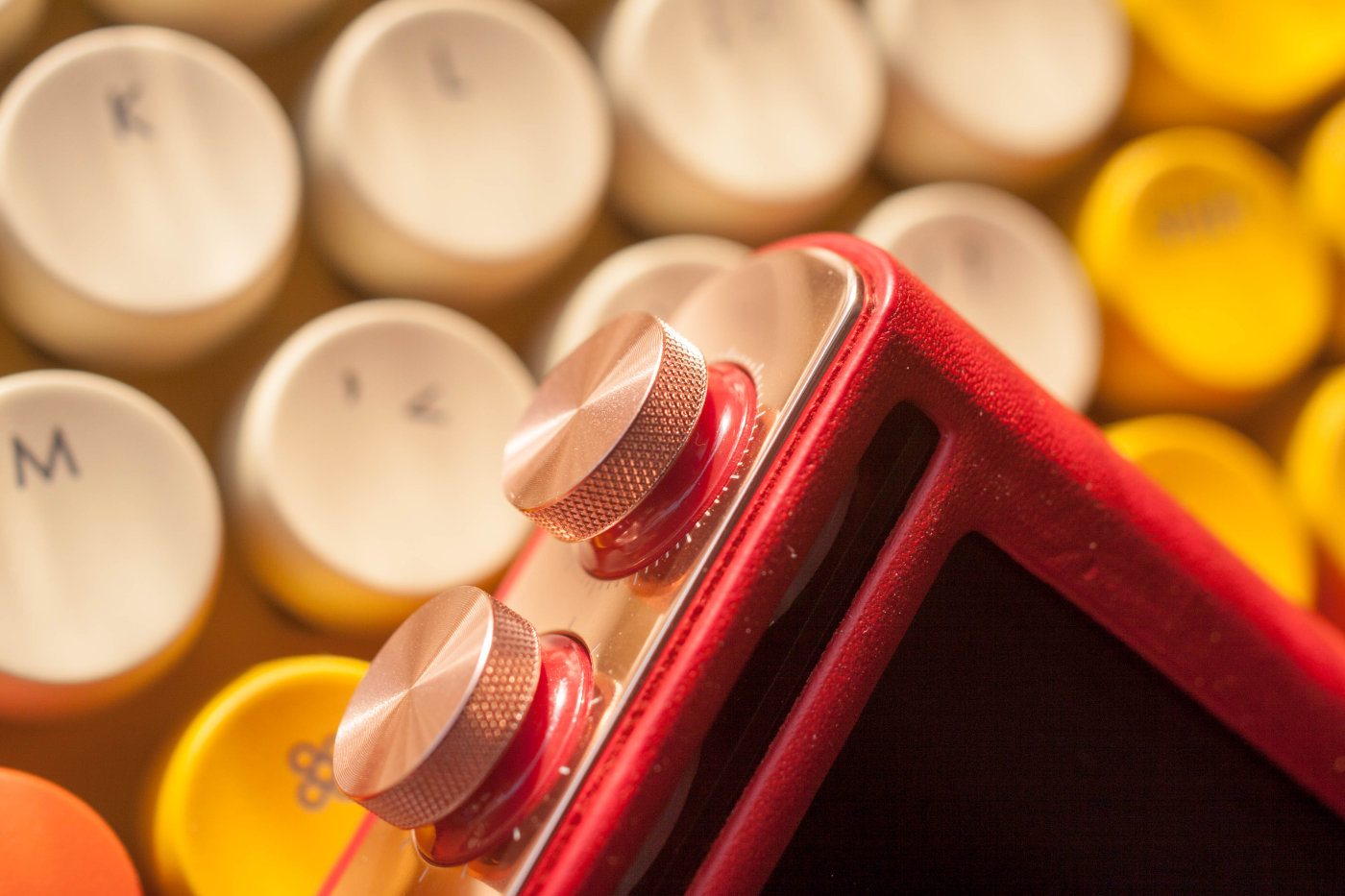 指标爆表的新旗舰声音强悍无敌COWON爱欧迪PL*放播**器