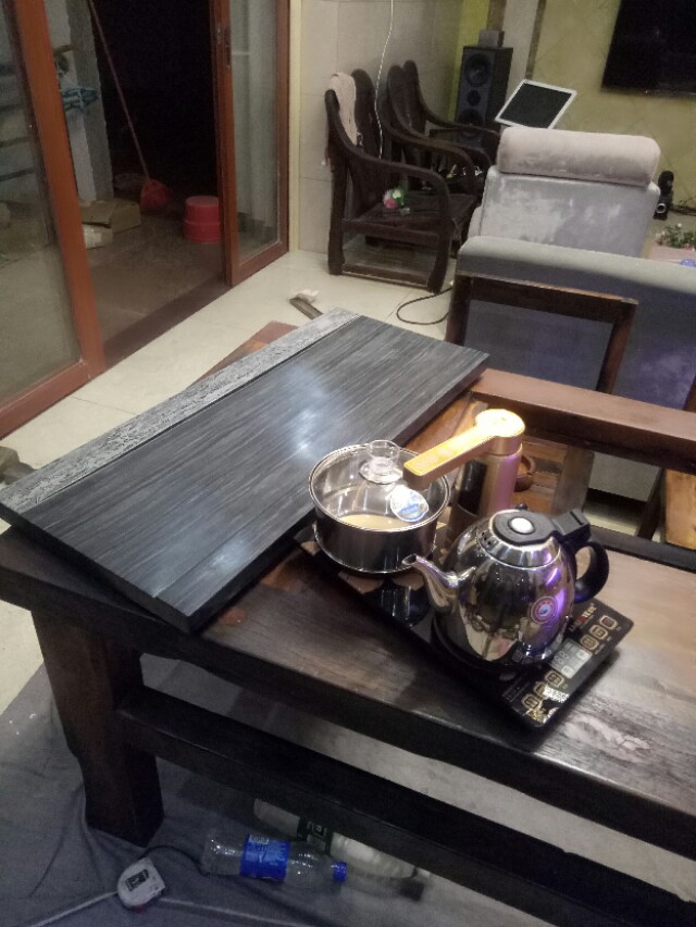 别人不要木头，拿回家做了张茶桌