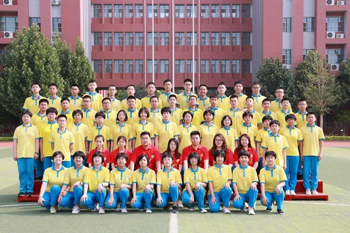 凝聚集体力量的班徽,团结友爱拼搏进取班徽