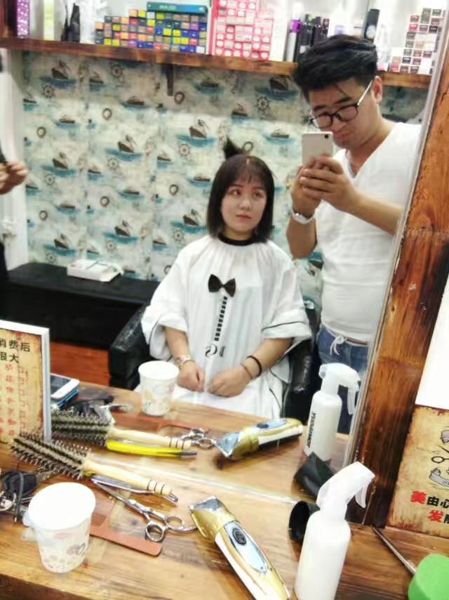 做发型师压力好大,做发型师到底有多苦