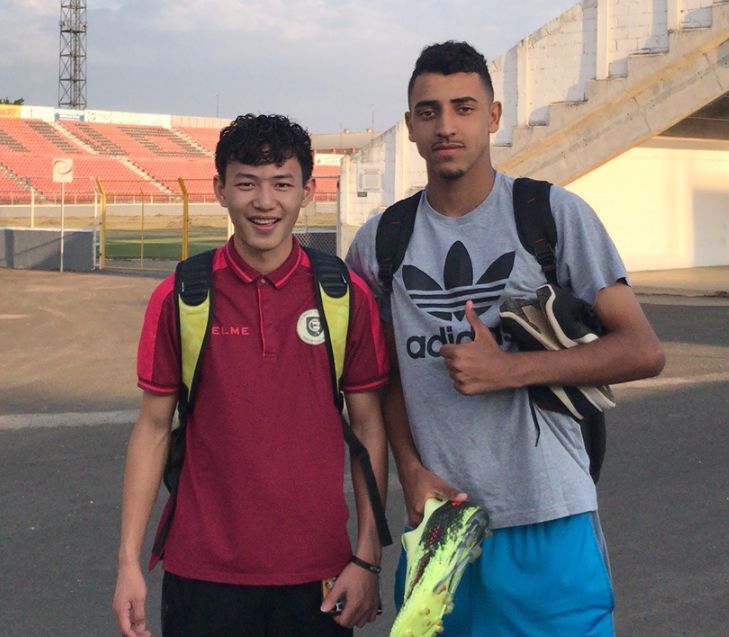 在巴西青训的中国人,日本在巴西踢球的少年