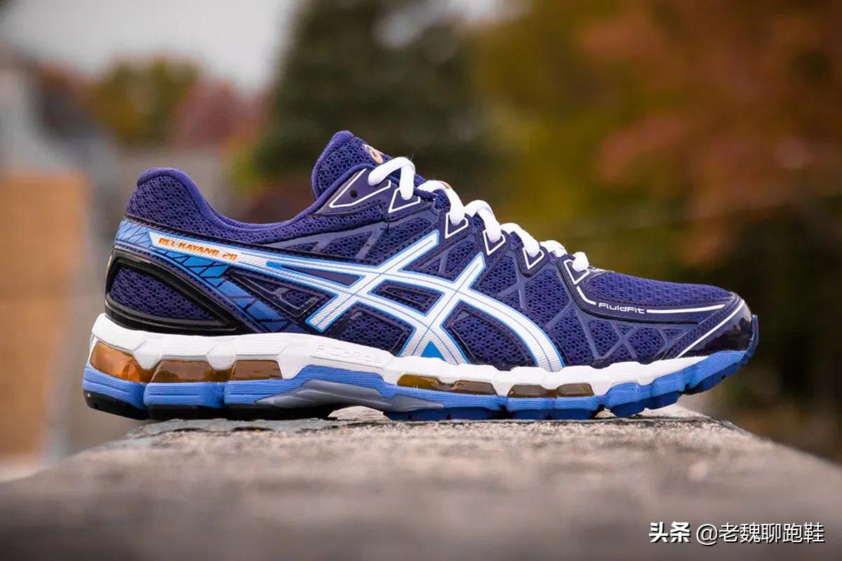 亚瑟士最顶级的跑鞋,亚瑟士最牛逼中长跑跑鞋推荐