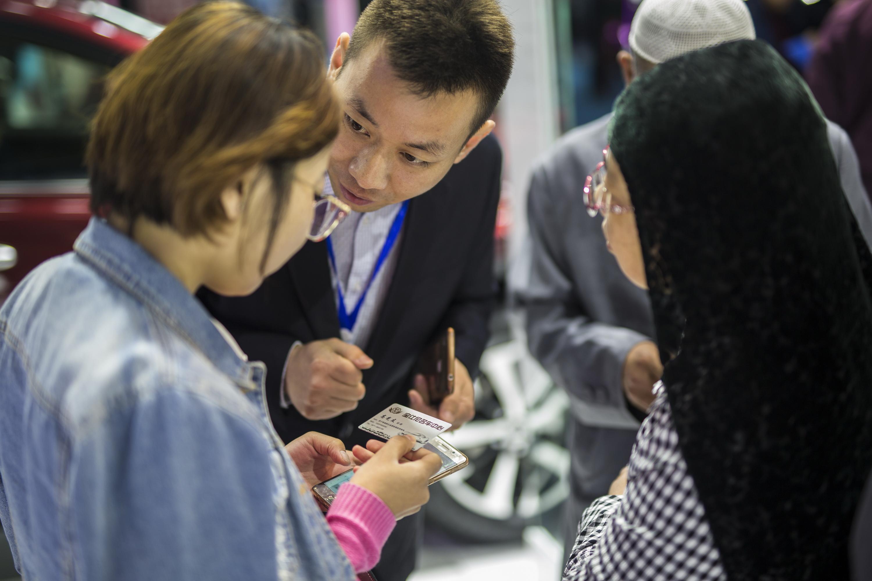 七万三年车贷利息是0.33怎么计算,免息车贷好还是要利息的车贷好