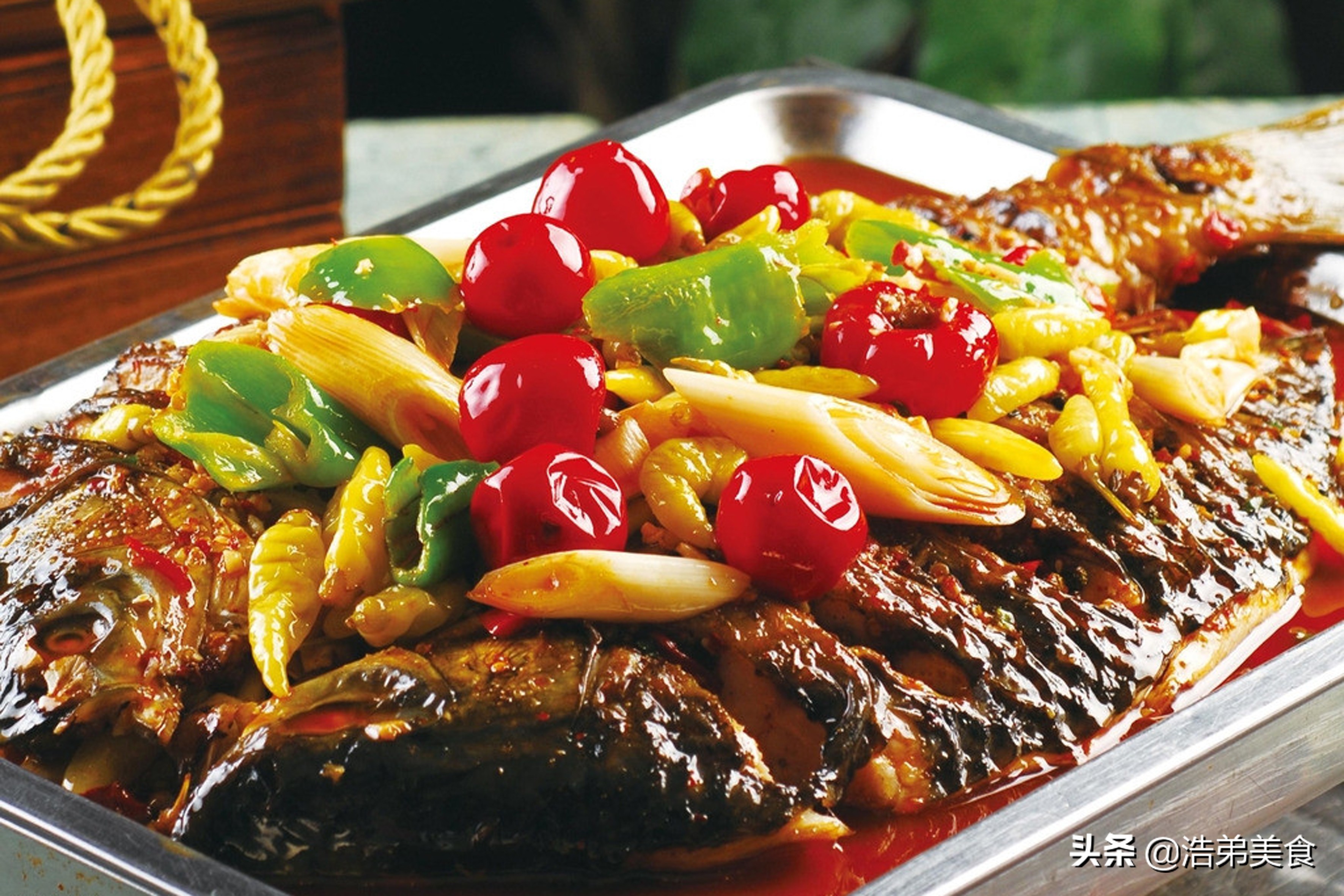 烤鱼店制作烤鱼全过程,厨师长秘制烤鱼配方分享