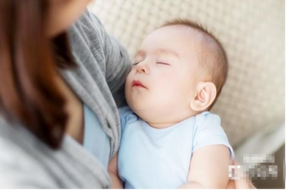 为什么宝宝吃着奶会睡觉,为什么宝宝要吃母乳才能入睡