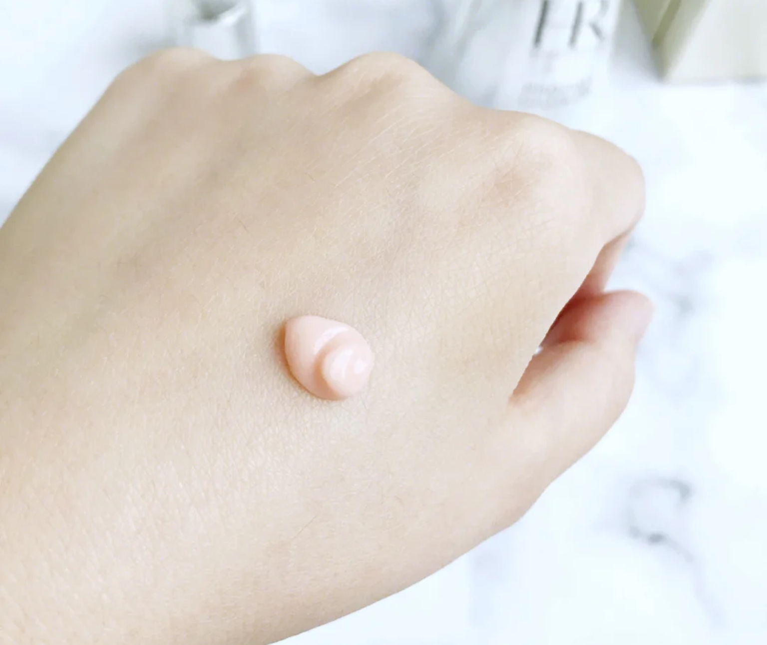 雅诗兰黛黑钻精华能淡斑吗,雅诗兰黛小棕瓶淡斑美白紧致精华