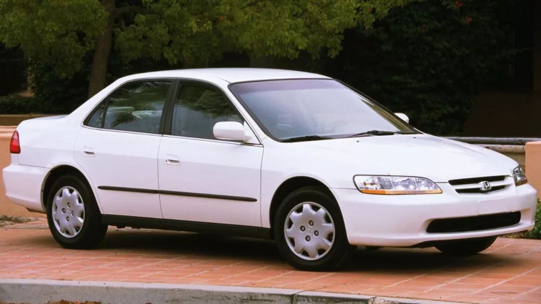 这台思域当年售价比雅阁还贵，如今车友为情怀将其收入囊中