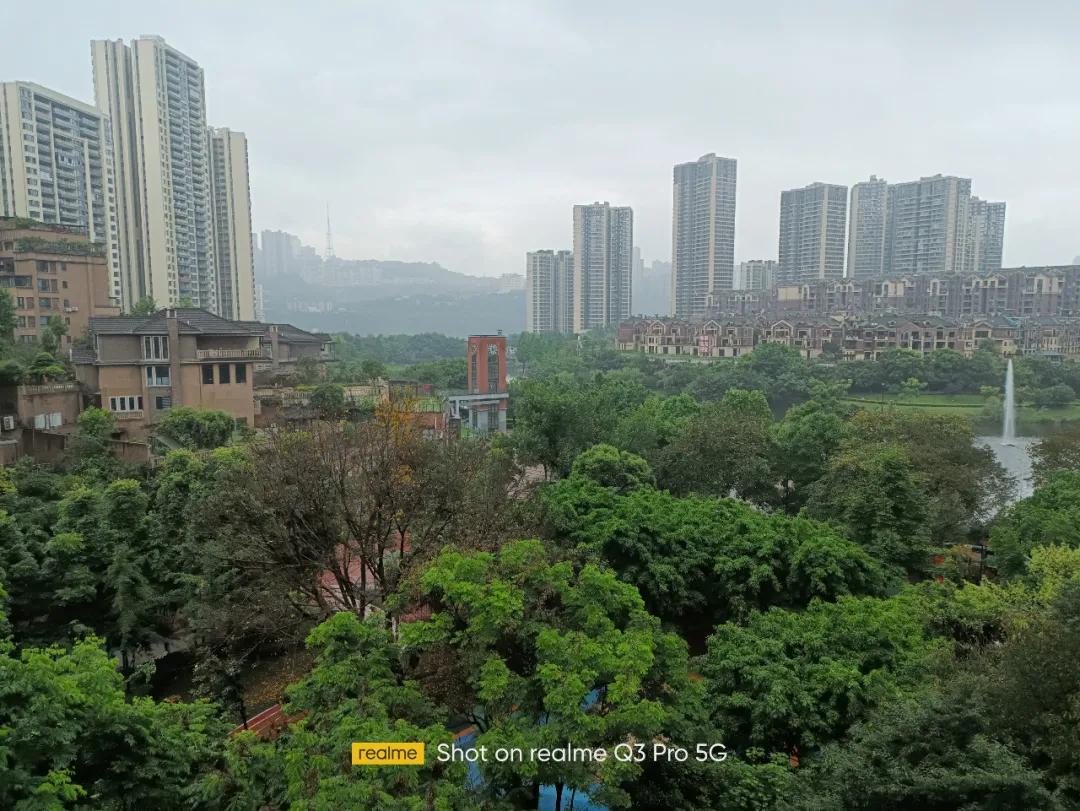 realmeq3是一款直面屏手机吗,realme最具性价比的千元机