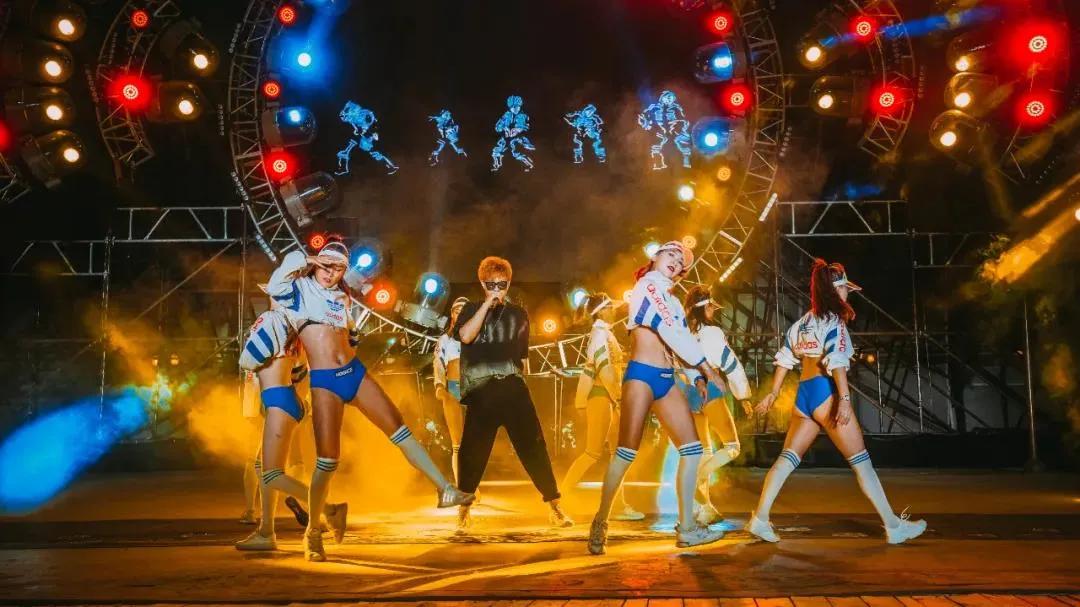 七夕同游特惠套票,七夕当天情侣进店即享八折特惠