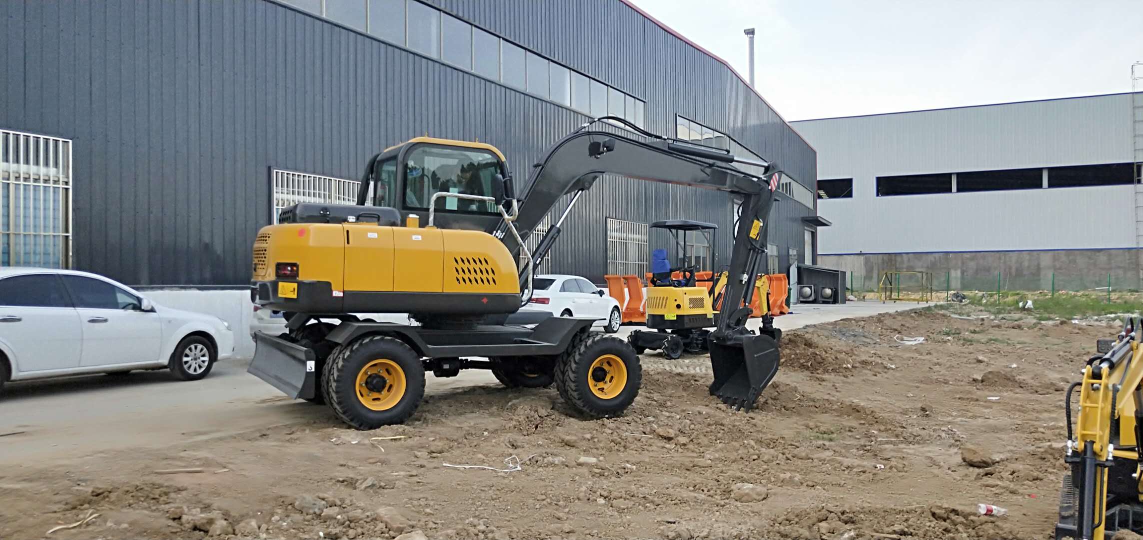 微挖掘机怎么开,微挖小型挖掘机操作