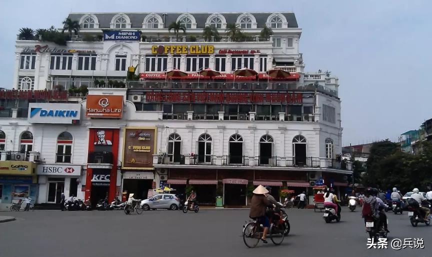 越南老兵重回当年战斗过的洞穴 (越南老兵回忆丛林战争)