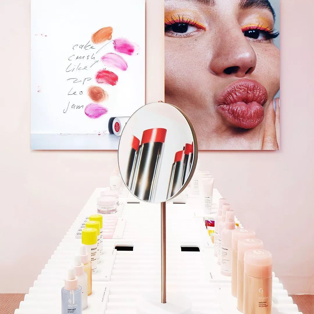 全网爆火彩妆,supreme粉底液