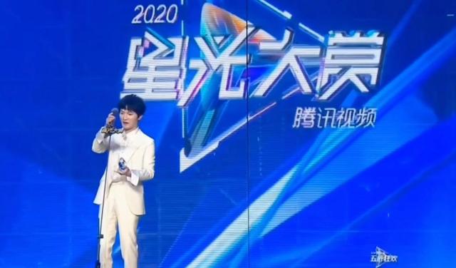 周深讲述自己第一次听到周深唱歌,周深的话筒为什么一般人不用