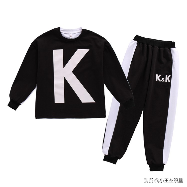 今年最流行的童装冬款,今年超流行的童装百搭又时尚