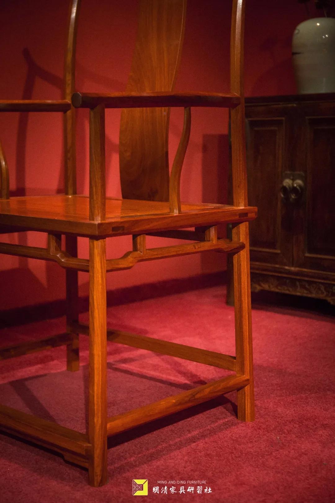 一张椅子风景图,一张好的官帽椅可以保证坐的舒适