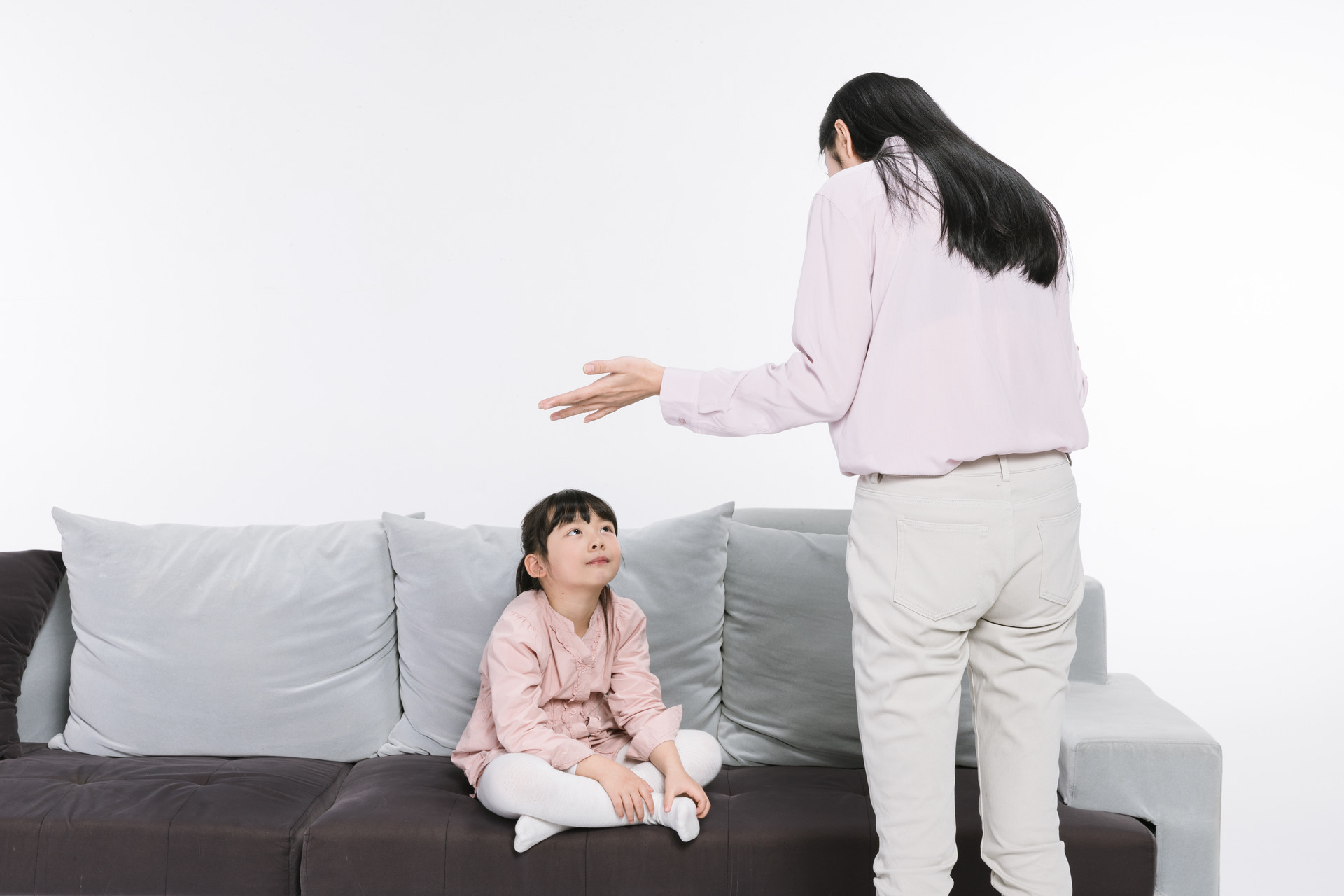 小孩子被别的小孩子打了如何处理,孩子被小朋友打老师不管