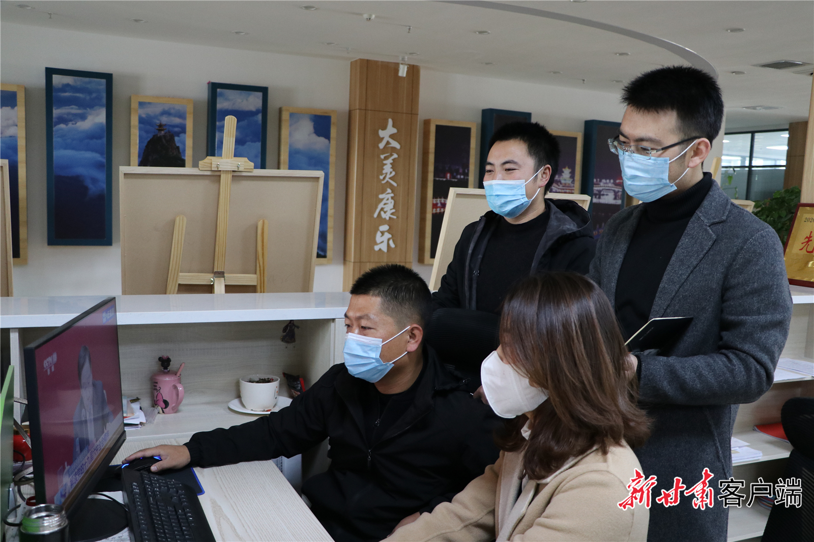 从百年*党**史中汲取奋进力量意气风发迈进新时代新征程——甘肃省干部群众热议*党**的十九届六中全会精神