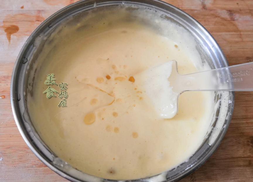 蛋黄蛋清不分离纸杯蛋糕的做法,3个鸡蛋1碗面不用烤箱不用黄油