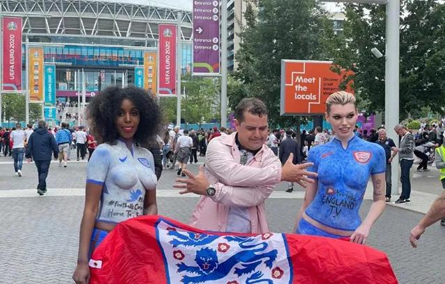 英格兰挺进决赛球迷反应,英格兰女球迷疯狂庆祝胜利