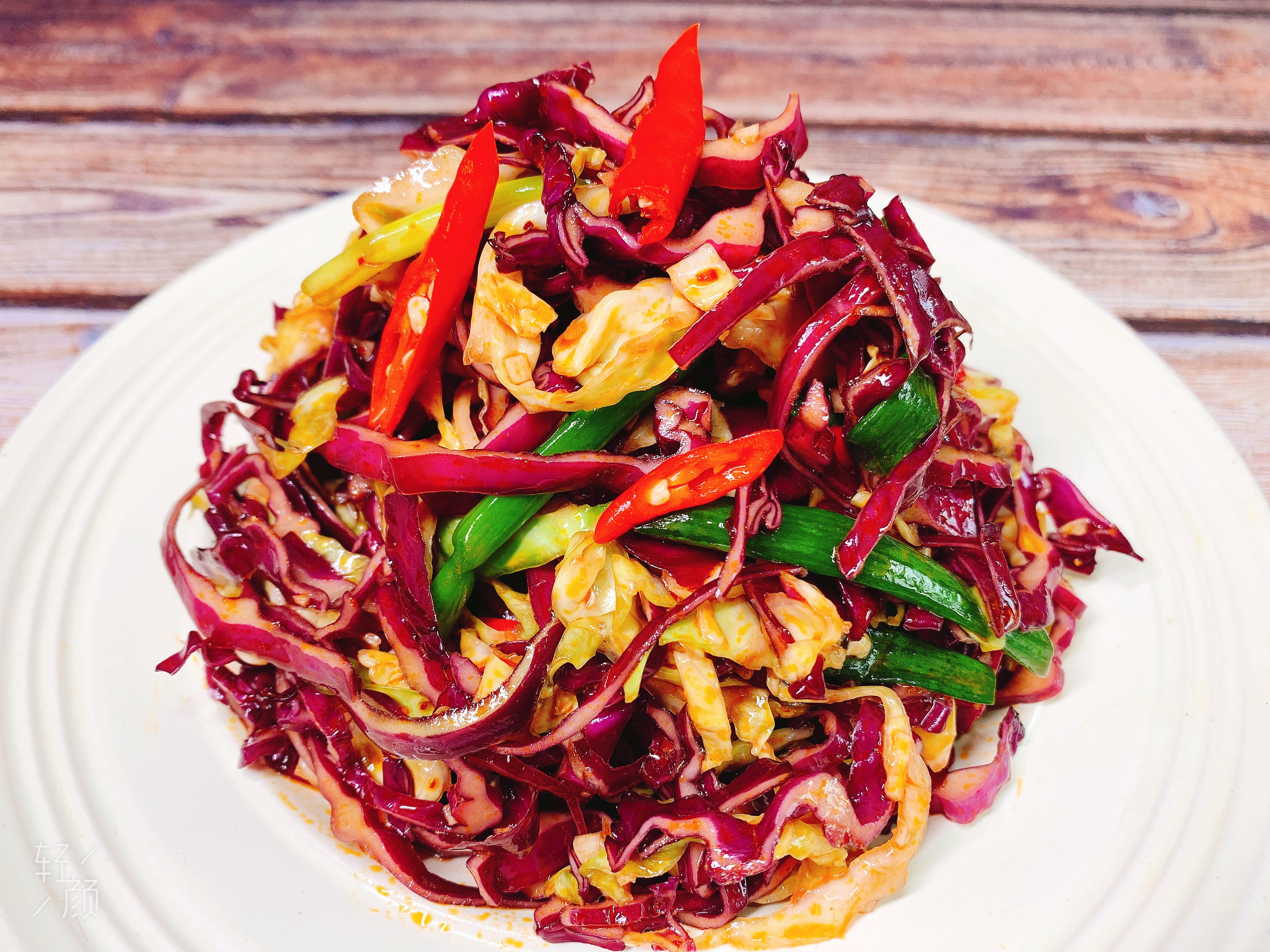 包菜怎么炒好吃不放肉不放红辣椒,包菜炒五花肉好吃还是回锅肉好吃