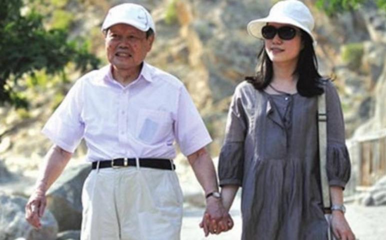 杨振宁与妻子翁帆育有子女吗,杨振宁女儿是否嫁给翁帆