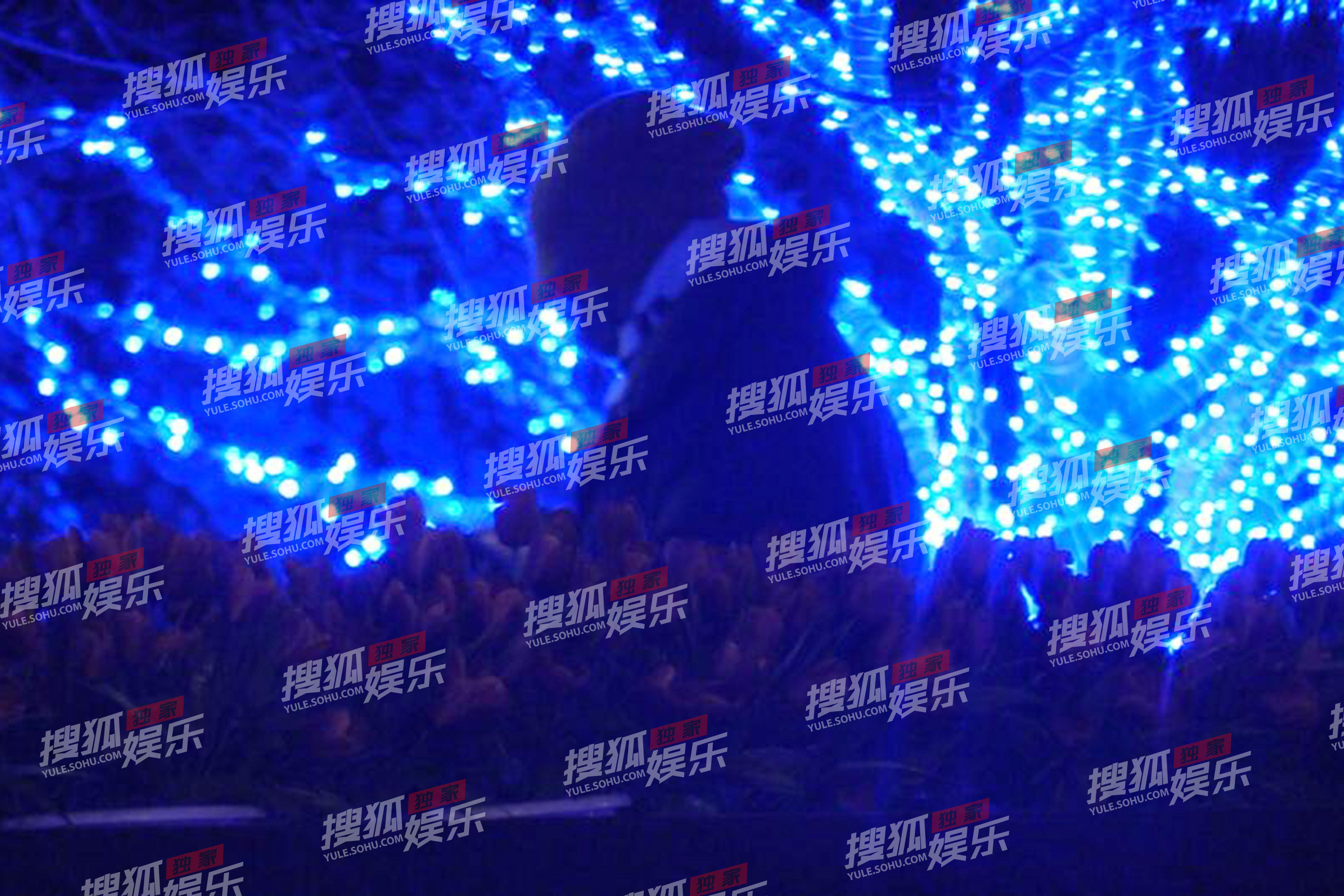 王宝强前脚到前妻家接娃，女友后脚夜会四男，冯清会是马蓉第二吗