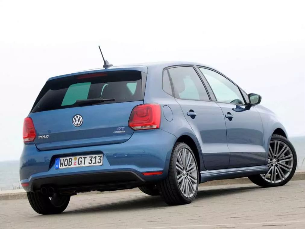 年轻人第一台车选大众菠萝怎么样,沉浸式体验老款大众菠萝