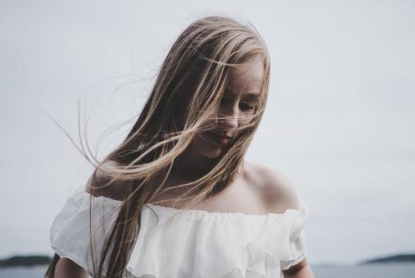 性格内向的人表现是什么,内向性格异常心理的表现