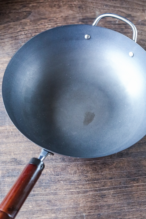 用过的铁锅怎么不粘锅妙招,铁锅第一次用怎么处理才不会粘锅