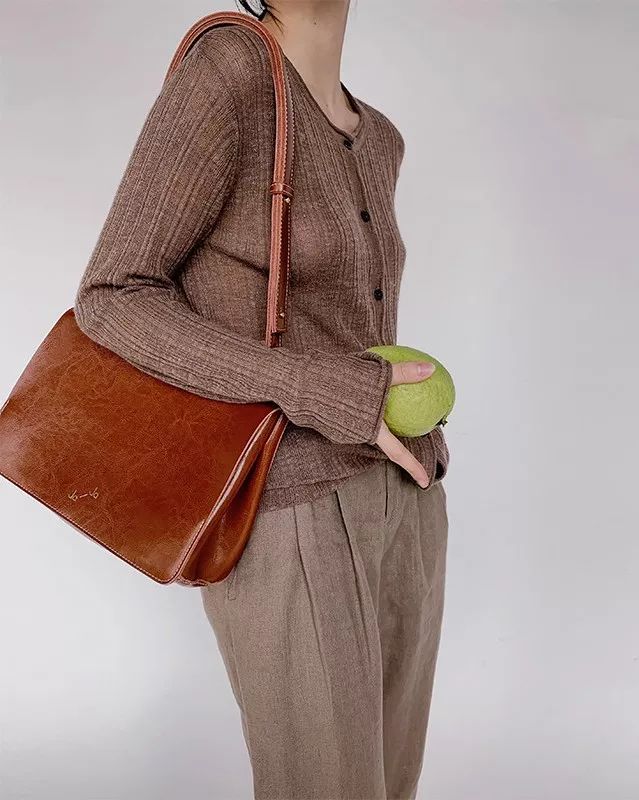 小众设计感经典百搭腋下包,今年最流行的百搭腋下包