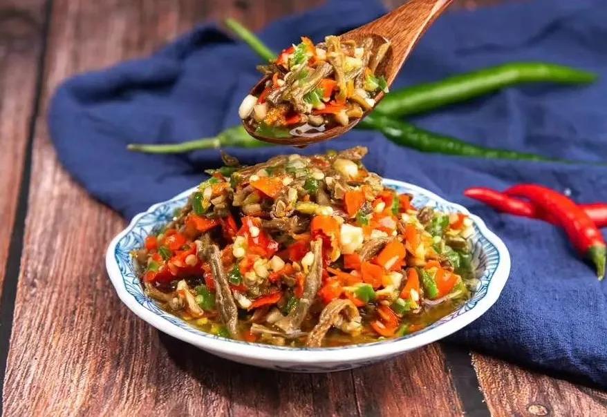 大山里的美女老板：不惧流言种田腌酱菜，一年卖出1000万