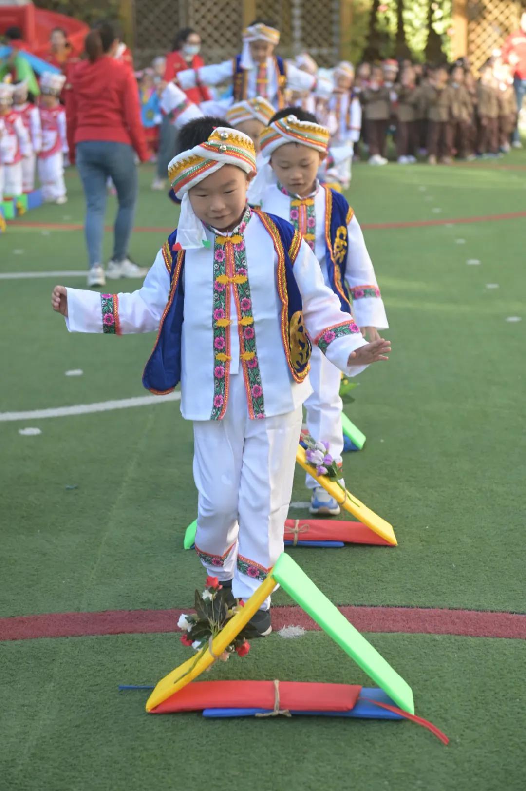 民族团结润童心家园携手共成长——和平五幼举行2021年秋季民族运动会