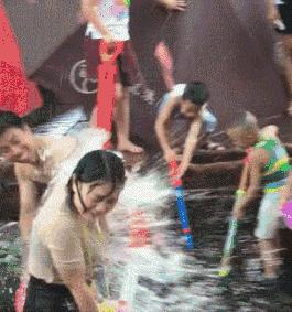 搞笑gif妹子的内心是崩溃的,搞笑gif妹子原来是个逗比