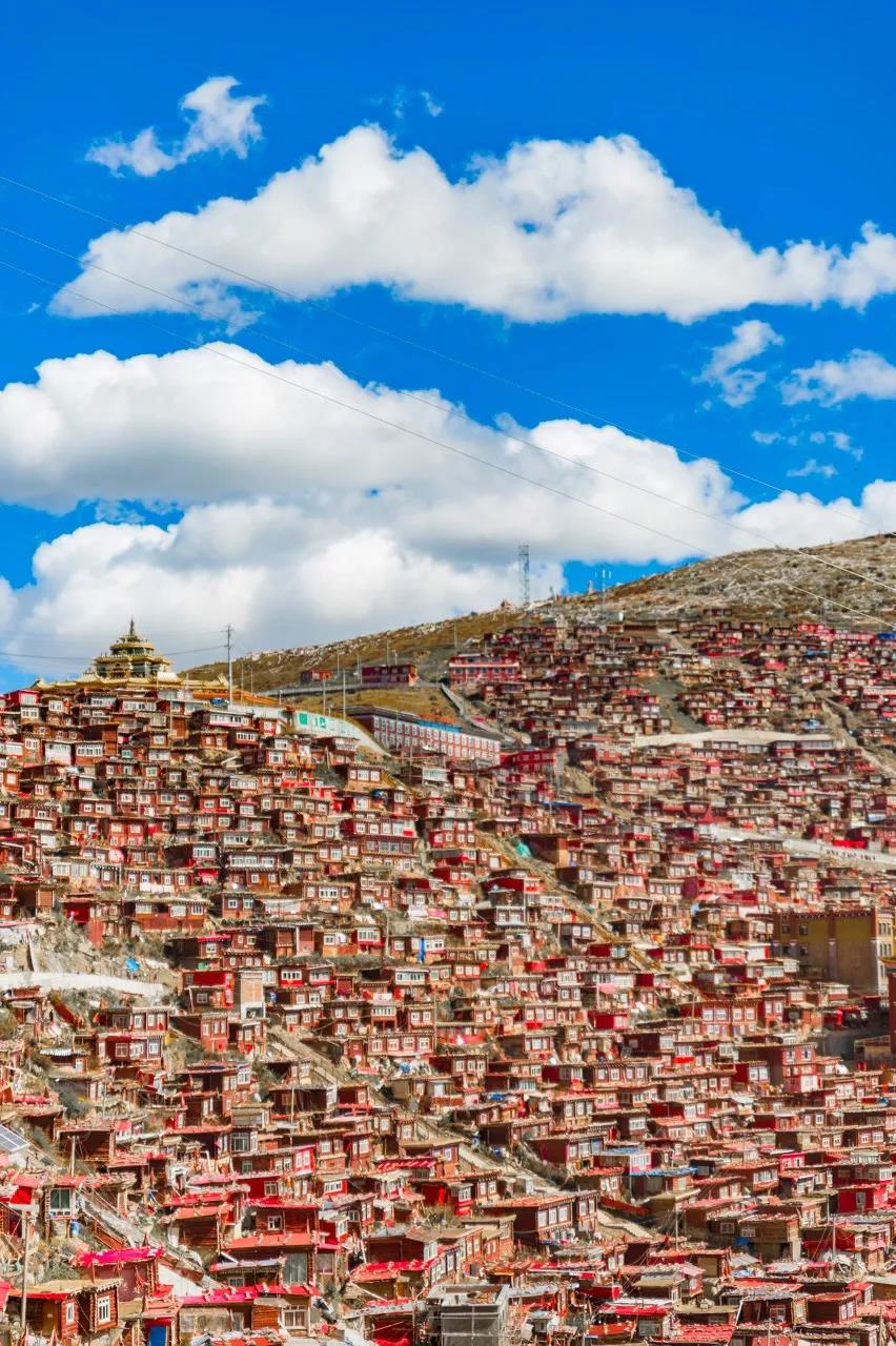 一个被上帝偏爱的地方,一个被上帝遗弃的城市