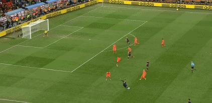 巴塞罗那中场核心哈维,近几年退役的中场大师