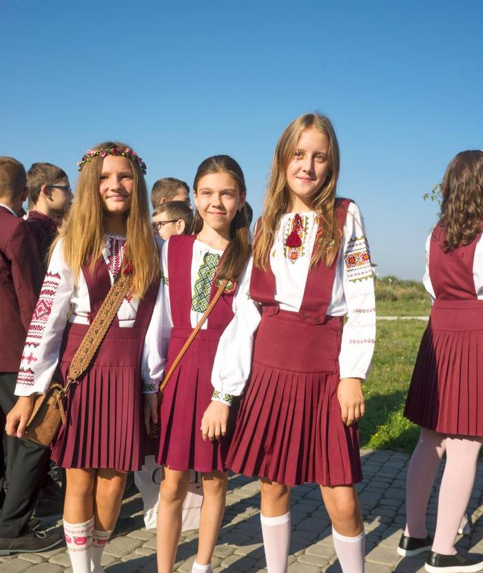 世界各国的校服对比,世界各国学生校服