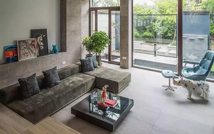 上海买房没钱装修小伙,上海24岁小伙房子装修