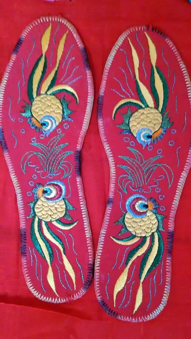 十字绣鞋垫花样图解大图,最受欢迎的小格子鞋垫图案