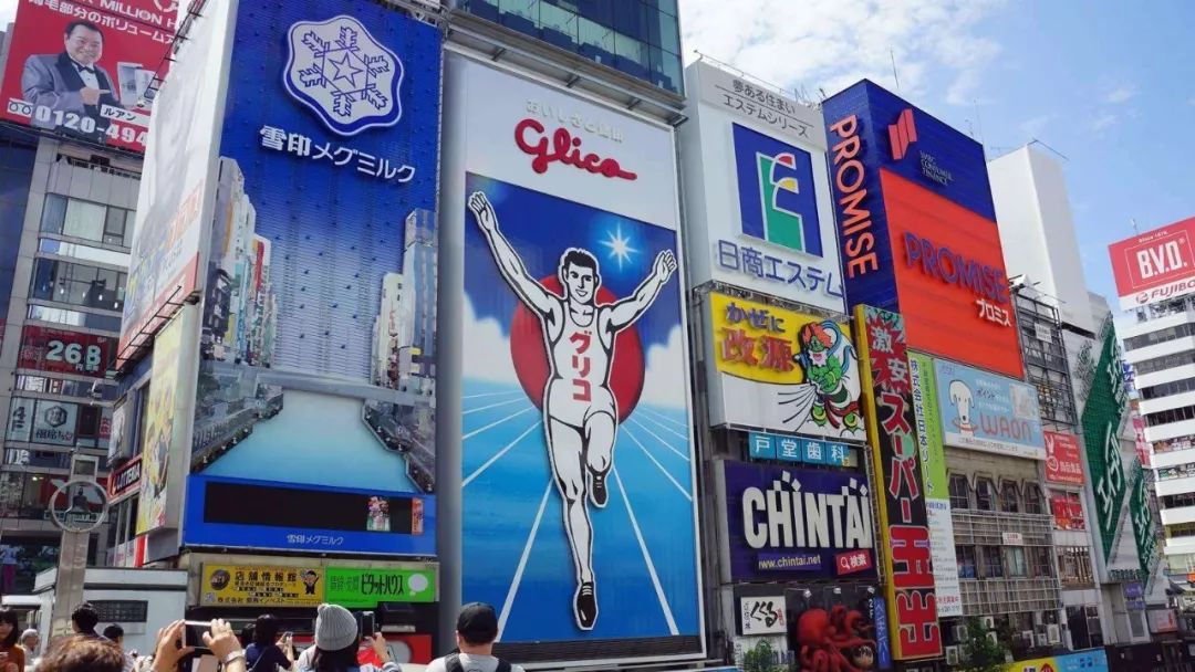 重口恶趣味，才是《黑衣人》的精髓！蹭漫威热度，没用