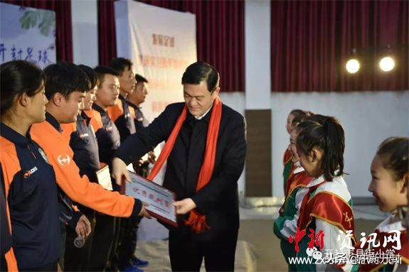 青岛市市长杯颁奖典礼,全市校园足球联赛圆满闭幕