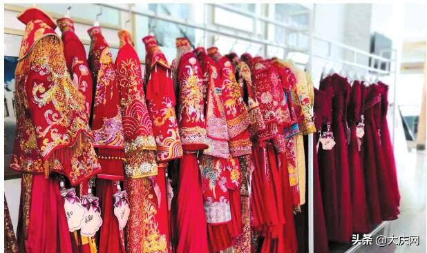 骞翠細鏈嶈绉熻祦绱т繌,骞翠細缁忔祹褰㈠娍