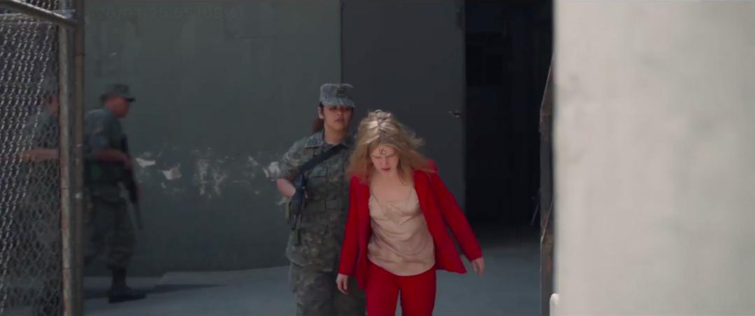 更大尺度版的《寄生虫》，从天堂到地狱只需一瞬