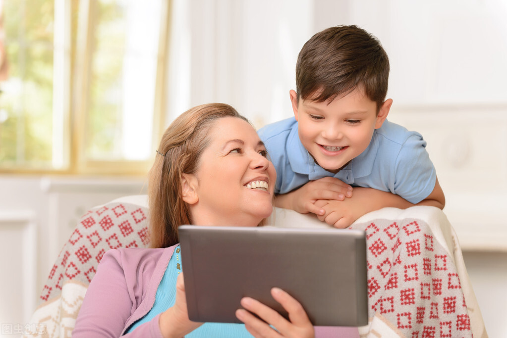 和孩子交流越来越难，干脆不理你怎么办？家长不改变真不行