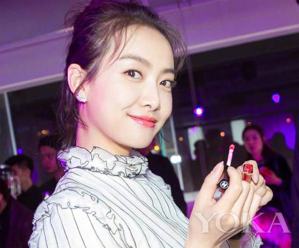 林允最漂亮的唇膏,林允快速化妆变身