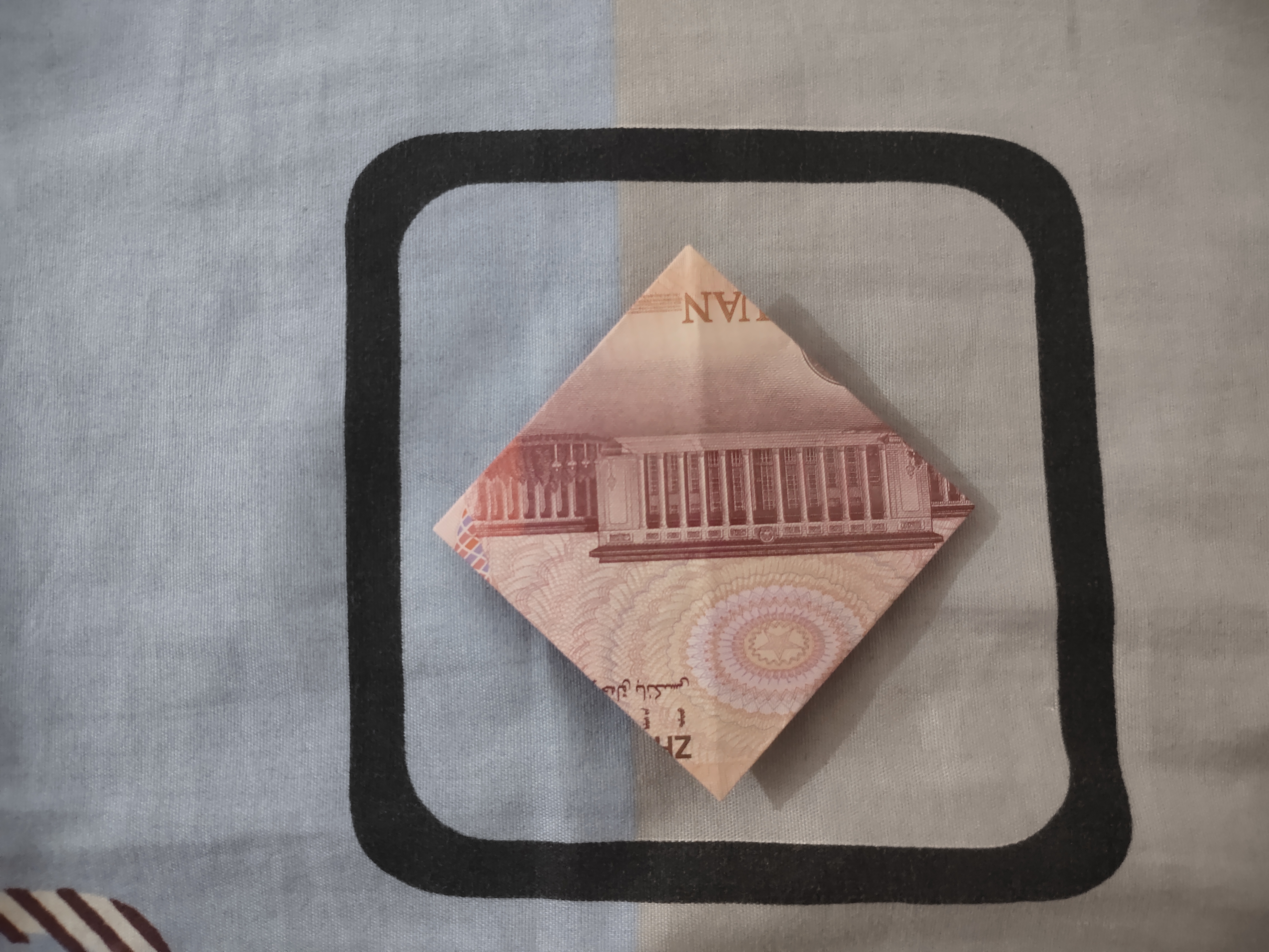 一百块钱折双爱心步骤,折爱心步骤